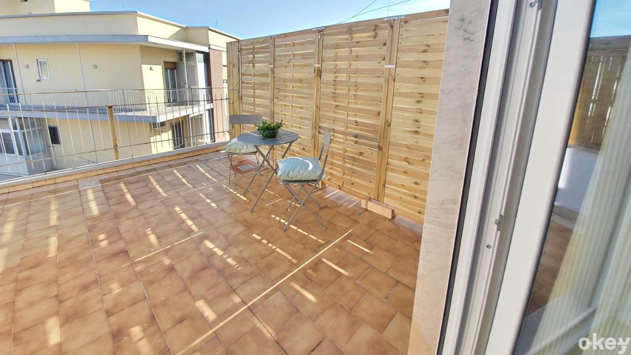 Blue Sky Rooftop Rooms - Bari Policlinico Luaran gambar